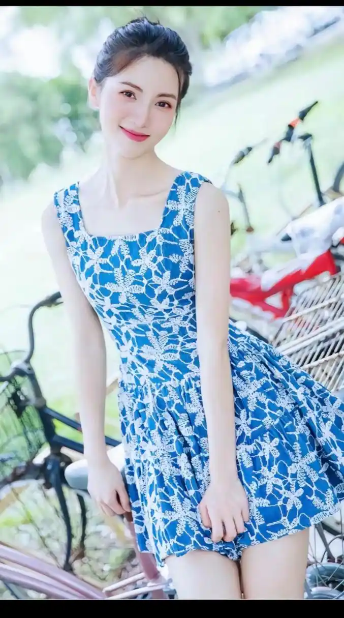 身高174厘米,体重43公斤,毕业于北京舞蹈学院民族舞专业.