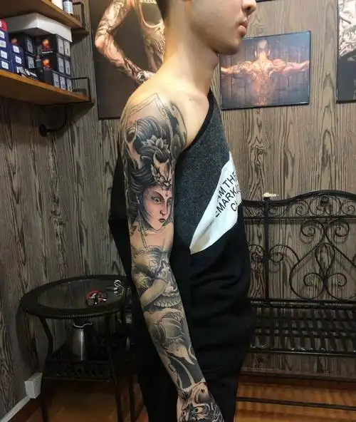 龙女花臂纹身图片_手臂新传统人物纹身图案