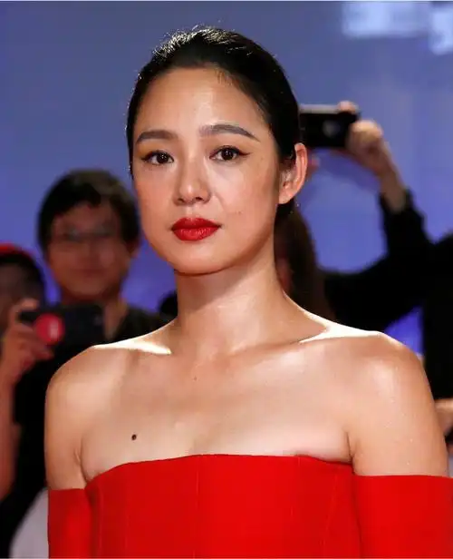 这是周韵2018年宣传邪不压正那时她40岁美人在骨不在皮毕竟这是"视觉