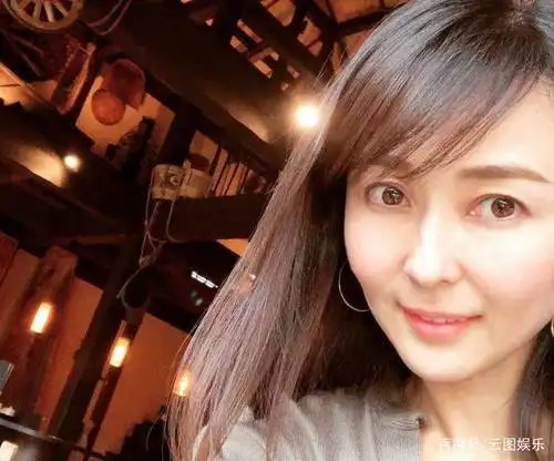 恭喜!49岁女星小松美幸克服不孕,宣布已平安产女,孕期曾感不安