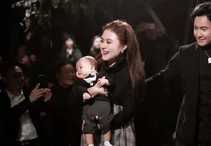 沈腾3岁儿子正脸罕曝光!