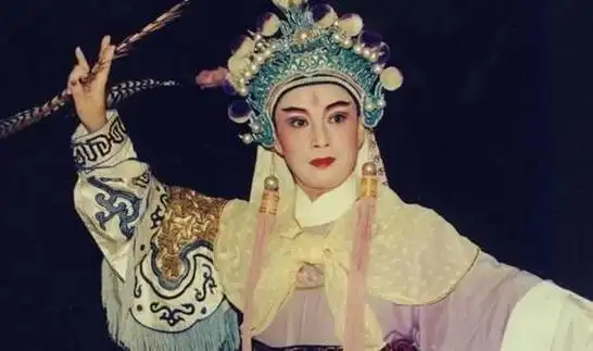 曹银娣最美越剧小生背影倾倒千万粉丝徐派转陆派风采动人