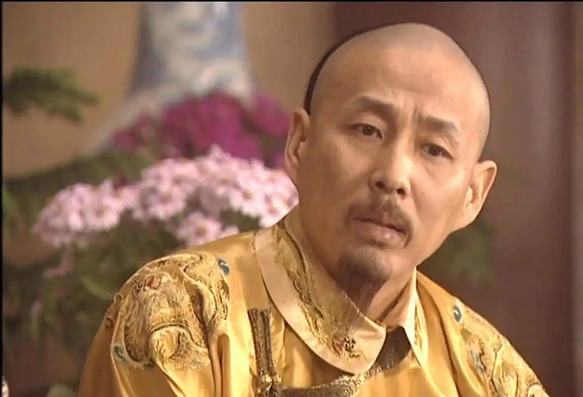 《康熙王朝》是2001年中国大陆拍摄的一部大型历史电视连续剧,是由