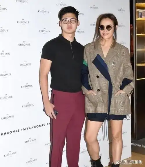 香港老牌型男王敏德的儿子也是倒霉,丑到在狗血剧里会怀疑孩子抱