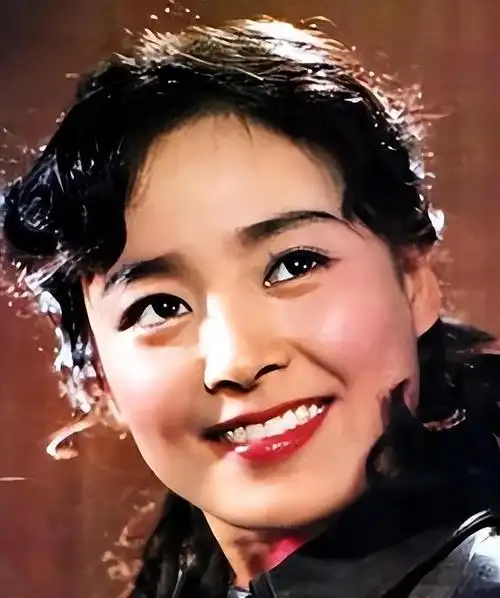 张瑜:从《庐山恋》到人生低谷张瑜因出演电视剧《庐山恋》一举成名