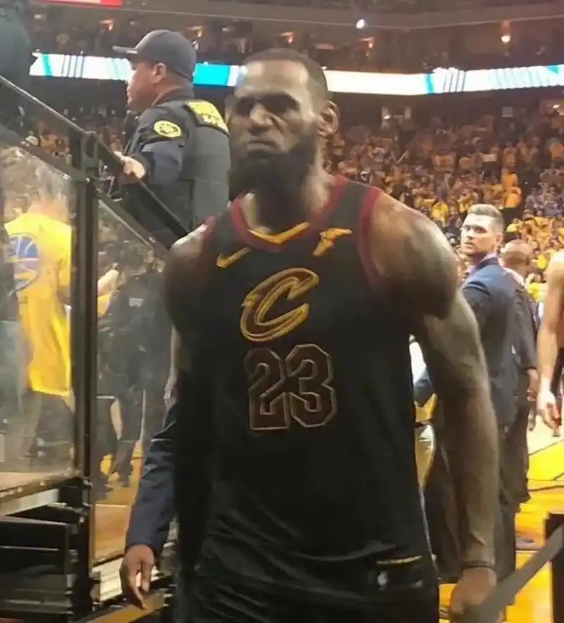 2018年的今天,总决赛g1,詹姆斯得到季后赛生涯最高的51 - 抖音