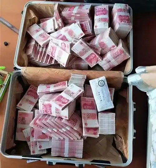 租别墅专骗高端客户北京打掉一诈骗团伙现场起获大批现金