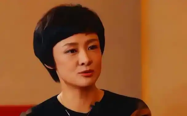 16年过去了,那个在汶川一哭成名的央视主持人李小萌,如今怎样了