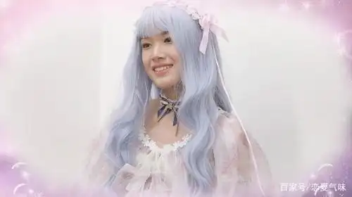 " 02甜美公主风范:张极,童禹坤,余宇涵,赵冠羽 童模出身的张极表示:"