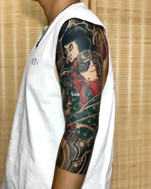 张顺纹身七分袖