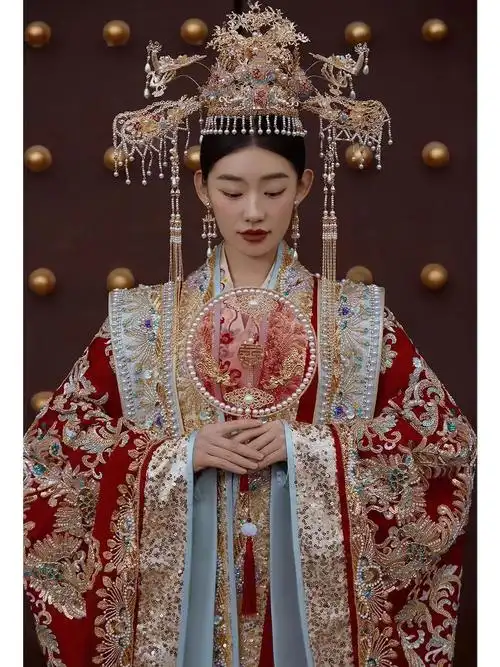 明制汉服婚服凤冠霞帔新娘结婚中式嫁衣礼服女长拖尾影楼拍照主题