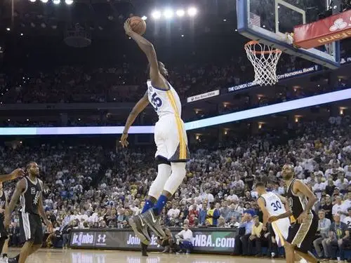 杜兰特霸气扣篮