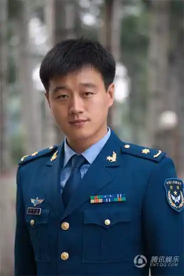 《守候我们的幸福》热拍 佟大为吴越演军旅爱情