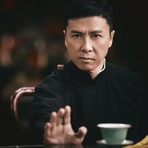 《叶问4》:甄子丹霸气回击洋人挑衅,以功夫打破偏见