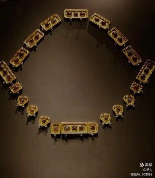 镶红宝石金项圈