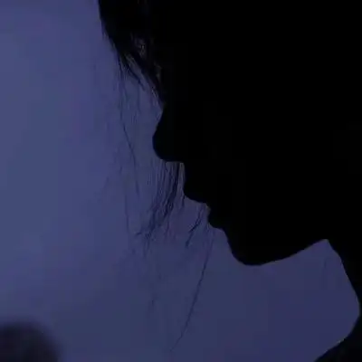 忧郁气质女生头像 高清好看的忧郁丧系图片女生头像图片