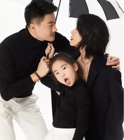 黄小蕾和殷桃长的像对比照 黄小蕾老公刘磊简介