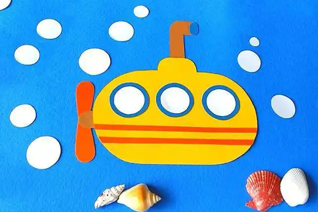 幼儿简单手工卡纸制作潜水艇拼贴画步骤图解