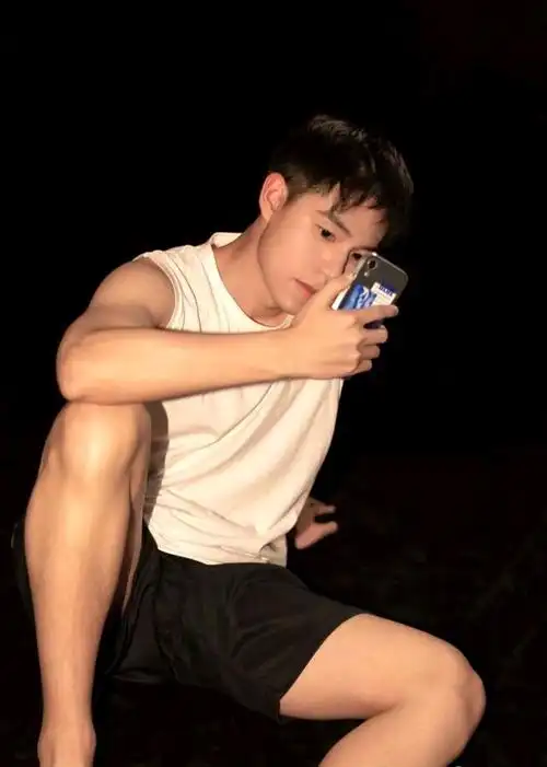 湘南学院的19岁浙江小哥,他的气质真不错!