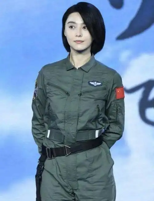 这十位当红女明星,穿上军装飒爽英姿,谁最有军人的气魄?