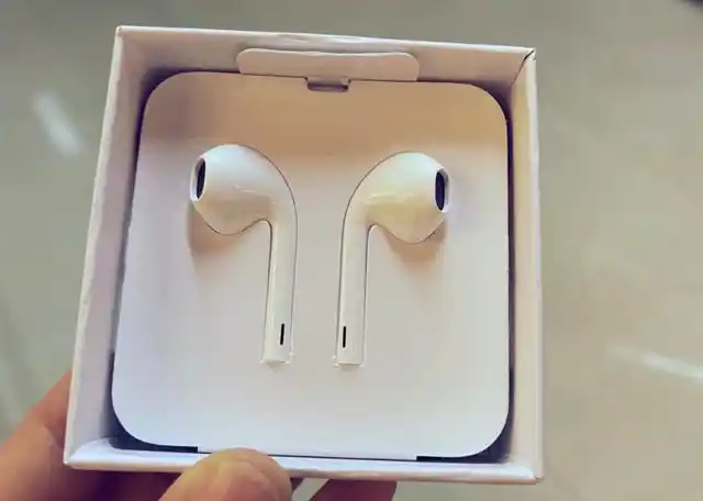 对于浩南来说,内心毫无波澜,因为有线的原装苹果耳机或许就是一个摆设