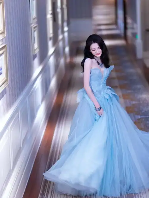北京婚纱徐璐同款蓝色婚纱好看哭了01