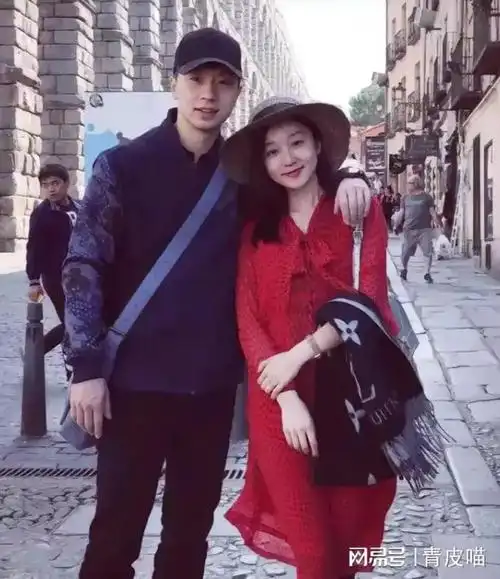 杨鸣和唐佳良正式宣布离婚来看看嫁给体育界巨星的漂亮老婆们