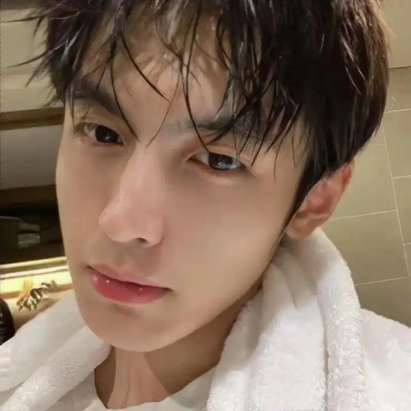 真人男生头像 图片来源于网络 如有侵权请联系我删掉