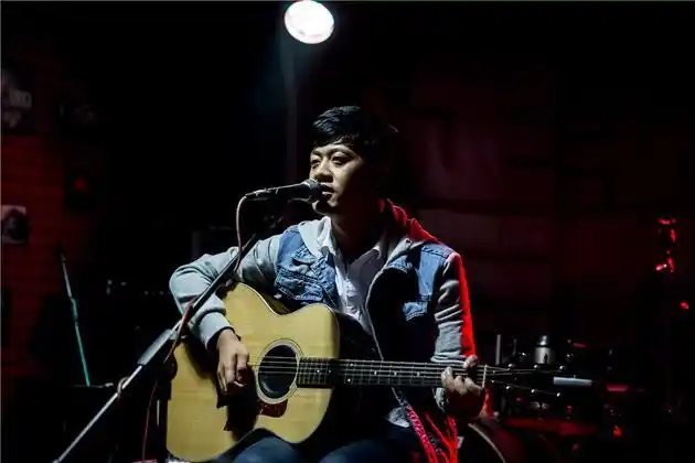 方磊新浪娱乐讯 近日,东北籍民谣歌手方磊2016年全国巡演第一轮演出已