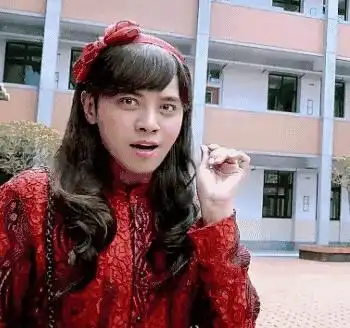 泾阳女装大佬星移少爷风骚的兰花指和鱼尾纹,也是独领风骚了白星星讲