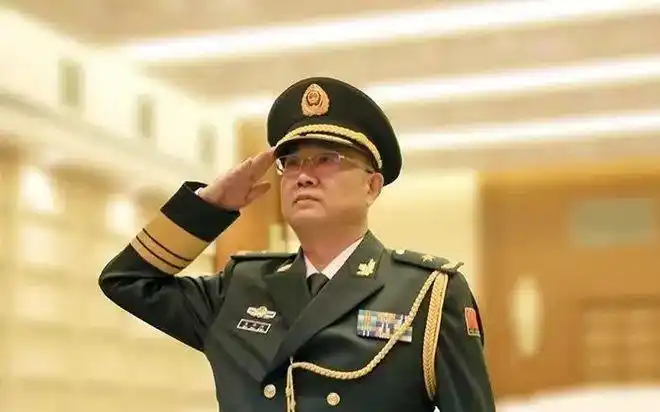 武警部队举行晋升警衔仪式:兵团总队司令员朱平江晋升少将警衔