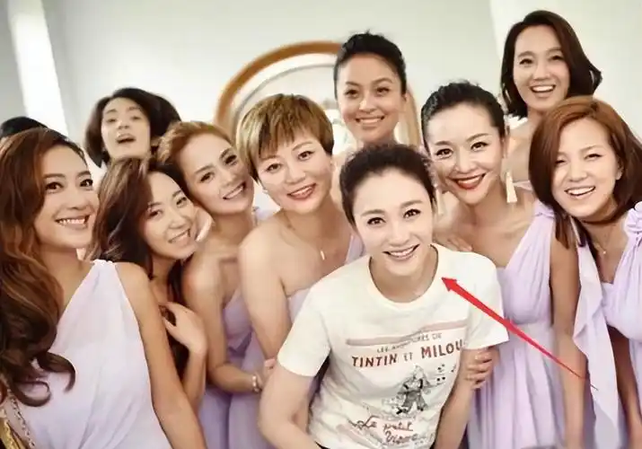 8位女星成"合影杀手",李小冉,刘亦菲白到发光,倪妮气质取胜