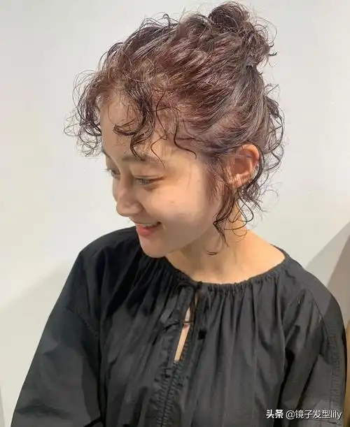 头发少个子不高脸盘大个子不高脸大适合什么发型