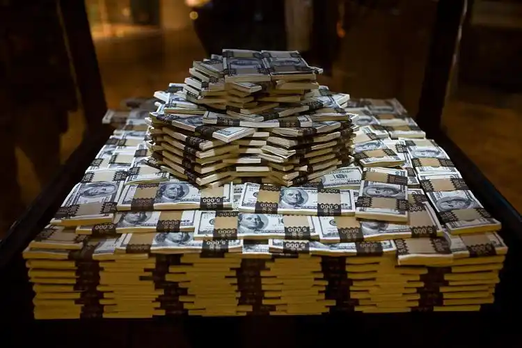 8 快门:1/160 iso:1000 曝光补偿:-1/3ev 焦距:35/1mm 一百万美金