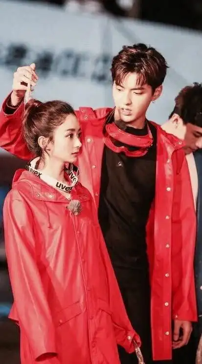 凡间颖火 萌姐帅弟《七十二层奇楼》路透照合辑