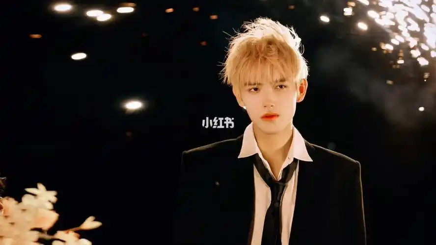 阿瑟金发电脑壁纸陈飞宇