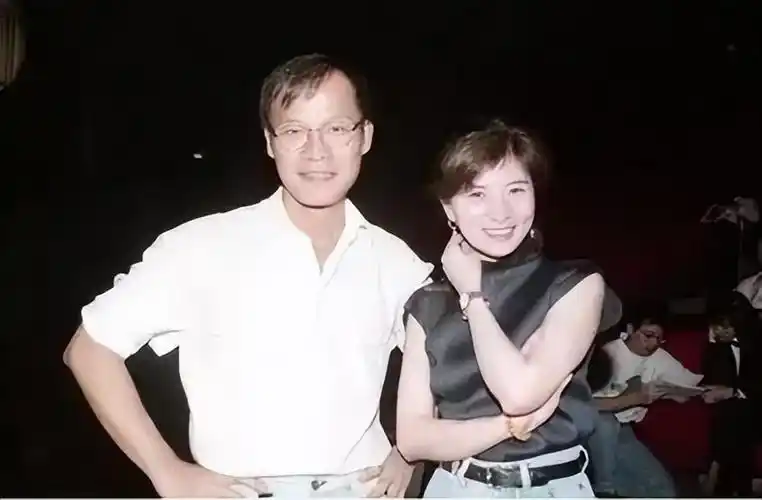 罗大佑因音乐放弃爱情娶小妻子58岁得一女音乐不再是唯一