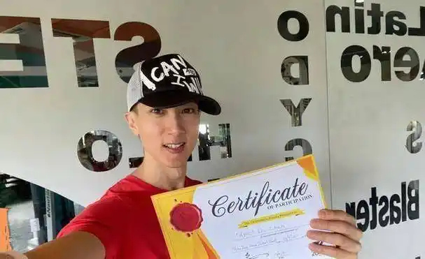 吴尊带子女献血,9岁吴欣怡五官避开自己缺点,完美copy林丽吟_孩子_nei