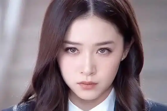 你还记得《璀璨人生》里琥珀色的眼睛吗?