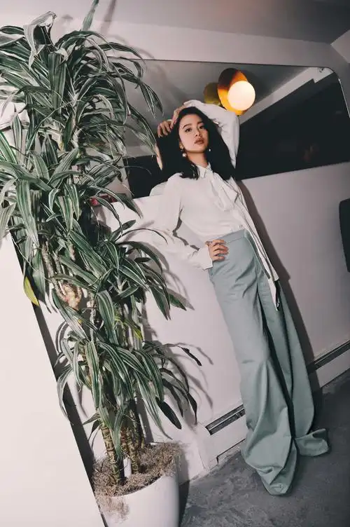 李梦成首位踏上圣丹斯电影节90后演员 中国面孔引关注