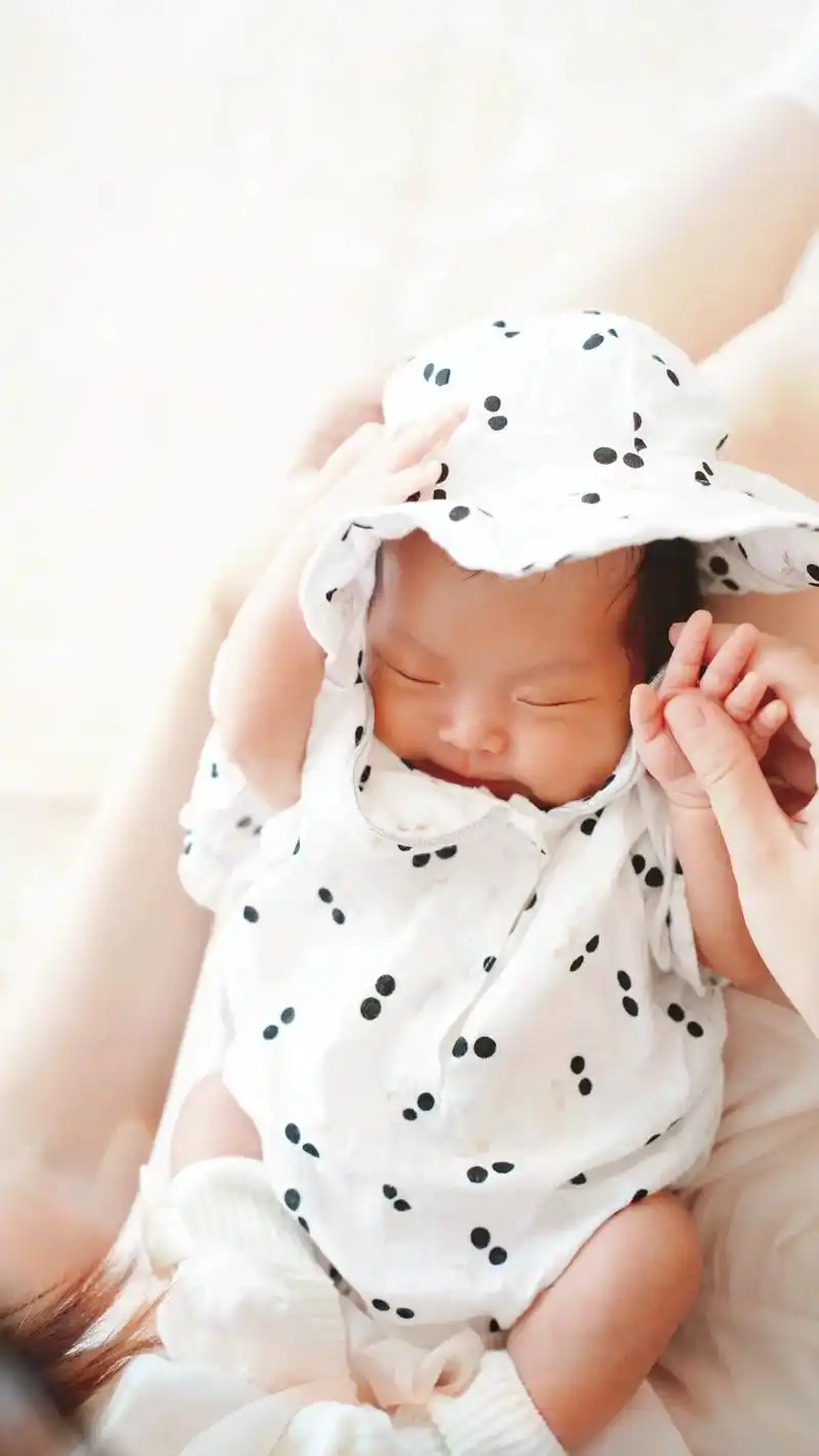 满月照在家拍,平实又温情的日常.记录孩子,也记 - 抖音