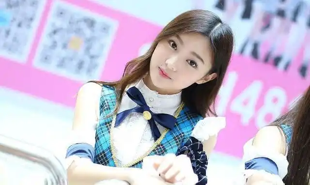 众所周知,snh48的成员们,大都学历不高,家境普通,但邱欣怡却似乎很不