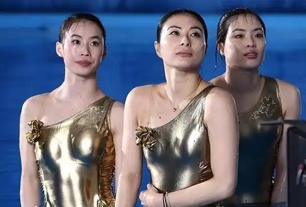 郭晶晶婚照惊艳全场,伴娘团尽显皇室风范!