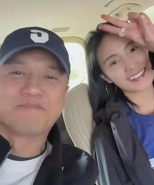 整整10年了,吃完王菲"好处"的李亚鹏,又回到了他的"怪圈"