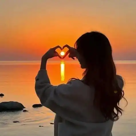 女生头像背影霸气高冷高清,让人们无法忽视她的存在和魅力