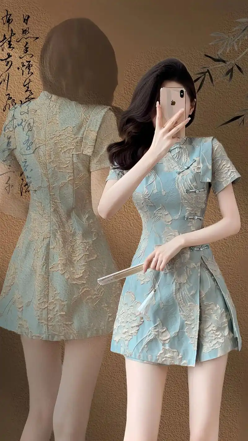 姐妹们快来穿这套国风旗袍套装～浮雕