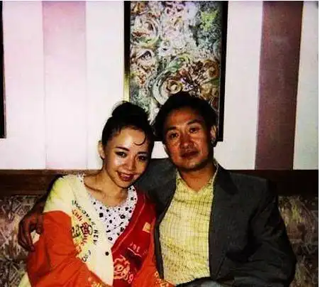 从宋丹丹跟三任老公的合照中,就可以看出她最爱谁!