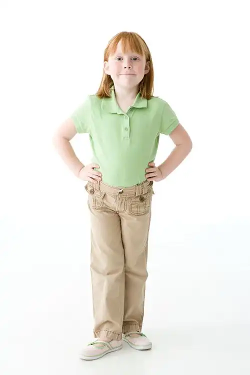 幼儿园,学生,儿童,孩子,童真,爱心,可爱,单纯,微笑,双手叉腰,绿色t恤