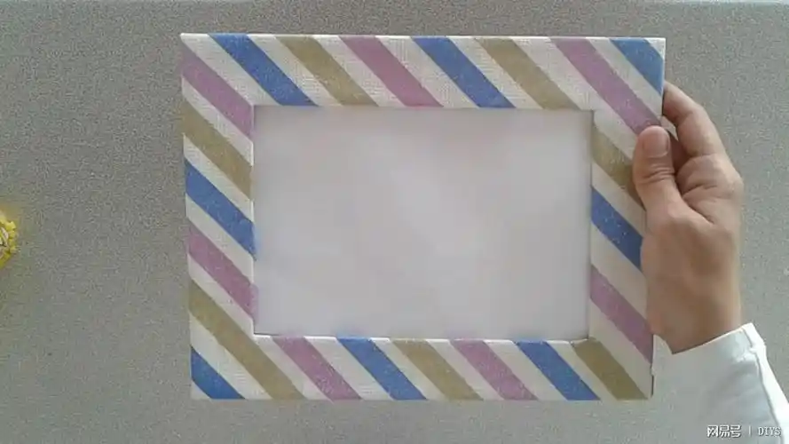 纯手工相框的4个制作方法,步骤详细又简单,挂起来非常漂亮!
