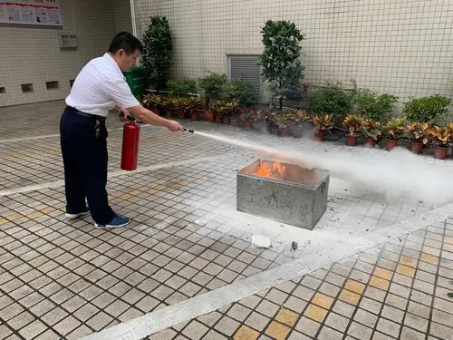 方案开展了档案室库房消防应急演练,模拟发生档案室库房外火灾的场景